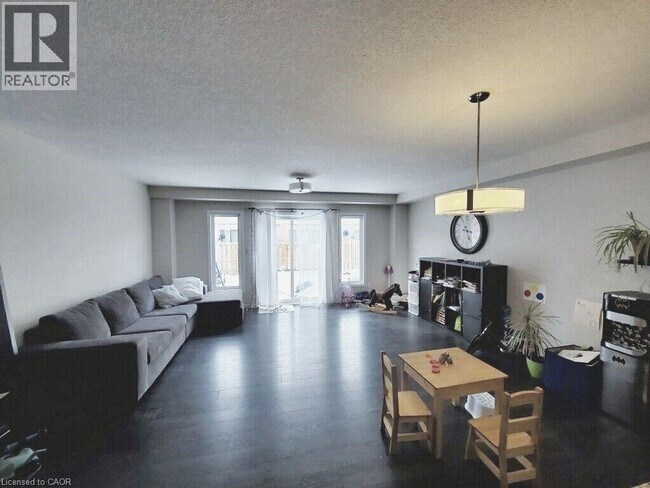Building Photo - 56 Meadowridge St