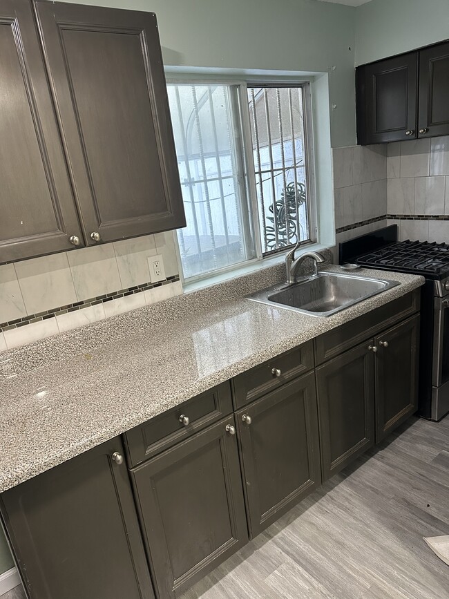 Kitchen - 854 Elton St