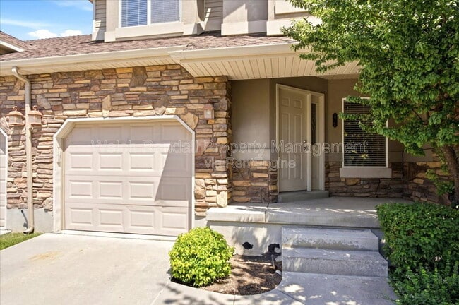 Foto del edificio - 672 E Clearwater Dr N