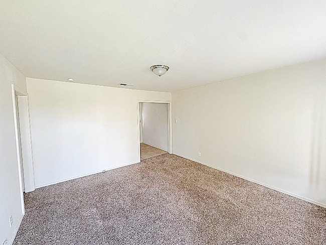 Building Photo - 129 N McEntire Ct