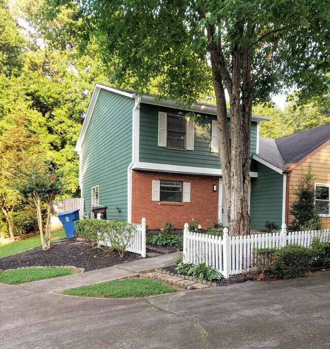 Building Photo - 5031 Village Green Way