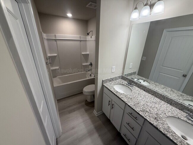 Foto del edificio - 501 Brady Dr