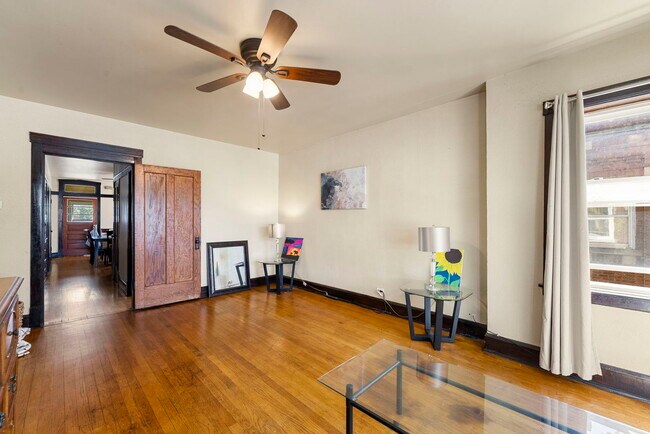 Foto del edificio - 5121 W Henderson St