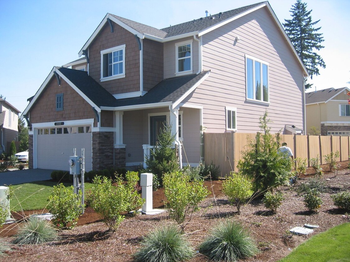 Primary Photo - Spacious Modern Home