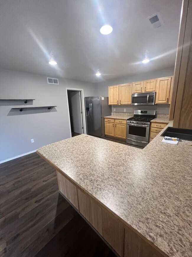 Building Photo - Exquisite 5-Bedroom, 2.5-Bathroom Home nea...