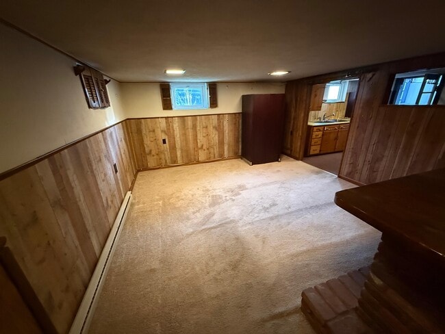 Building Photo - 58 Beecher St