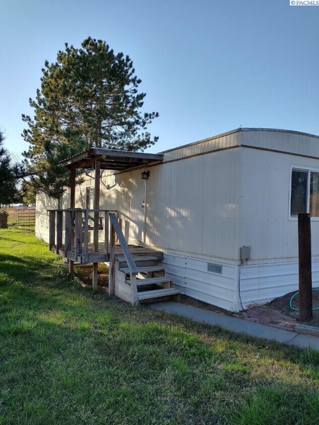 Primary Photo - 153301 W Atwood Rd
