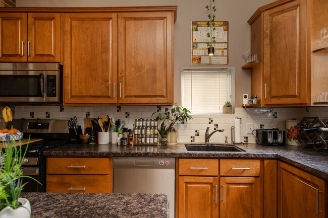 Foto del edificio - 357 W Clinton St