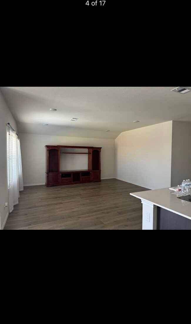 Building Photo - 1305 Stuarts Frst Dr