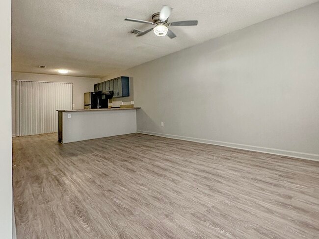 Building Photo - 1921 Larette Dr