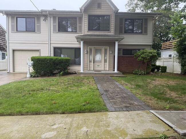 Foto del edificio - 1357 Kew Ave