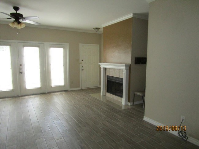 Building Photo - 592 Wilcrest Dr