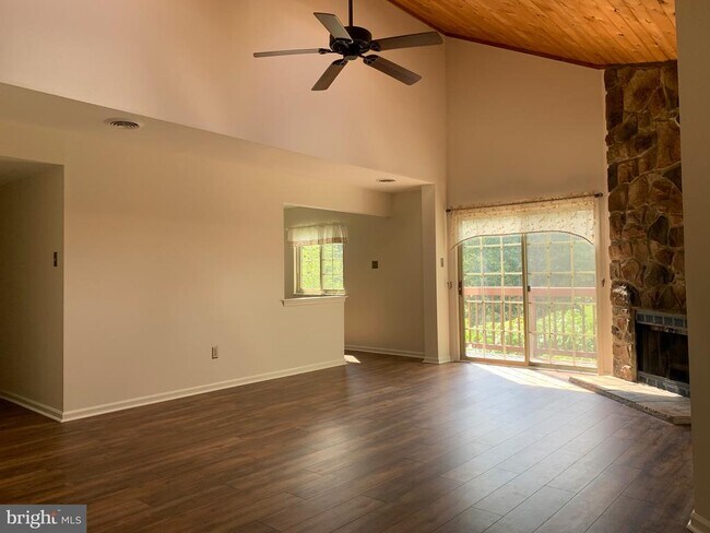 Building Photo - 214 Christopher Pl