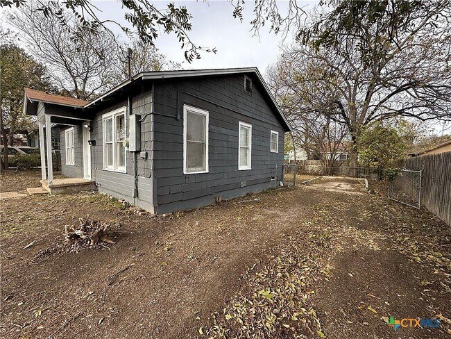Foto del edificio - 719 Norris Ave