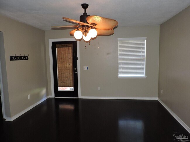 Building Photo - 147 Creekview Dr