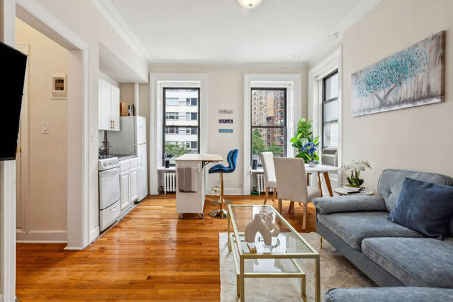 Building Photo - 300 E 69th St