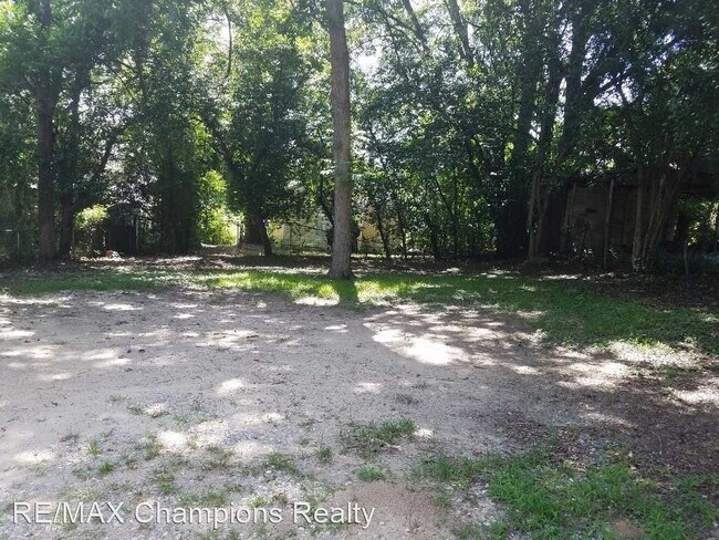 Building Photo - 2 br, 1 bath House - 2929 Pierpont Avenue