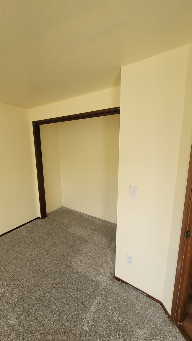 Upstairs Room - 9905 157th St E