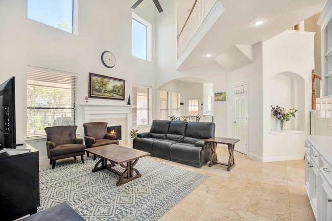 Building Photo - 301 Winding Oak Ln S