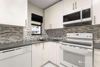 Building Photo - 3167 Cocoplum Cir