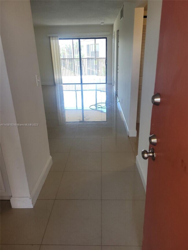 Foto del edificio - 3396 Foxcroft Rd