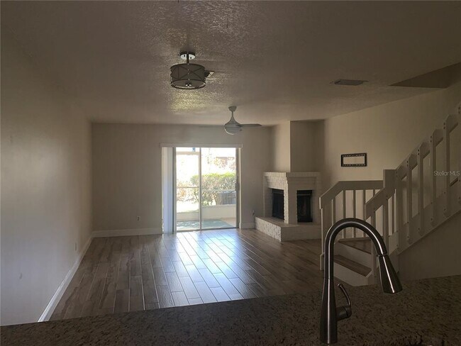 Foto del edificio - 5163 Lazy Oaks Dr