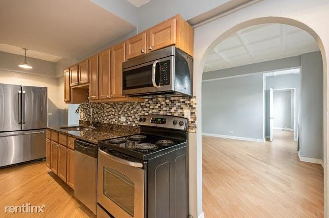 Primary Photo - 1206 N LaSalle Dr