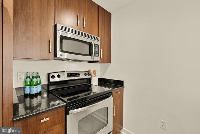 Building Photo - 1423 Newton St NW