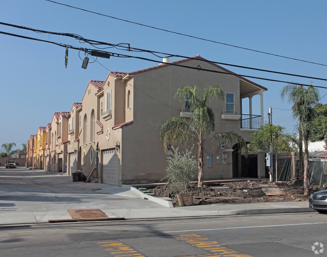 Bella Townhomes Townhomes for Rent Lomita, CA