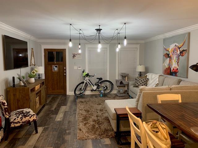 Foto del edificio - 1725 Harvey Mitchell Pkwy S