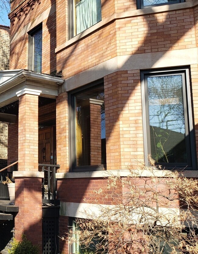 Foto del edificio - 3619 N Oakley Ave