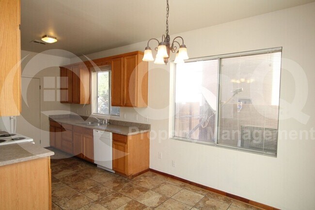 Foto del edificio - 4229 W Irwin Ave