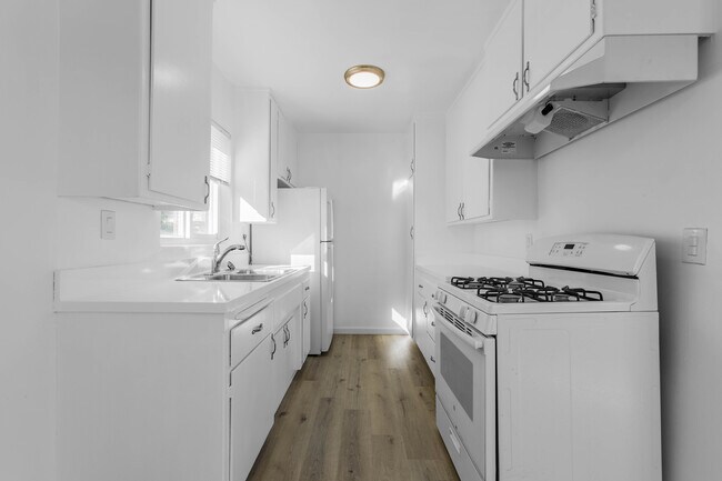 Building Photo - 1411 N Mansfield Ave