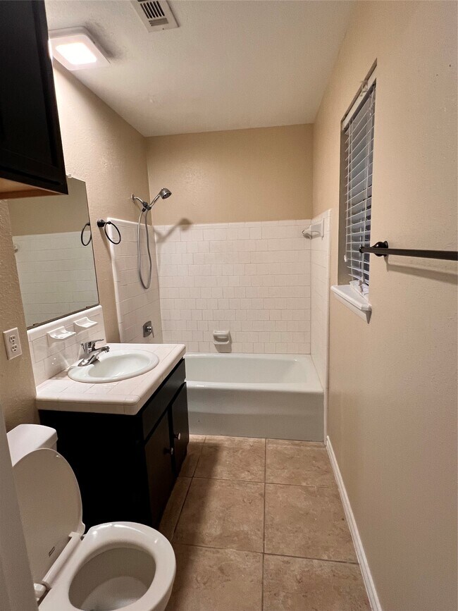 Foto del edificio - 27803 Calvert Rd