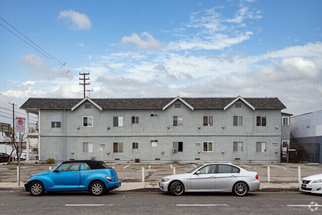 Building Photo - 126 W D St