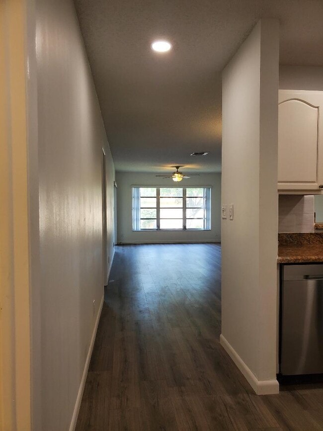 Building Photo - 5890 Sugar Palm Ct