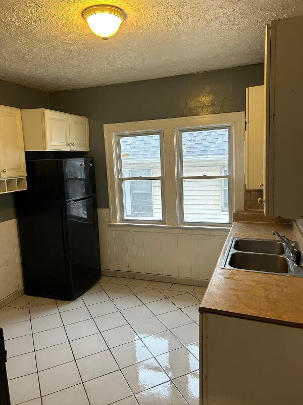 Building Photo - 8305 Rosewood Ave
