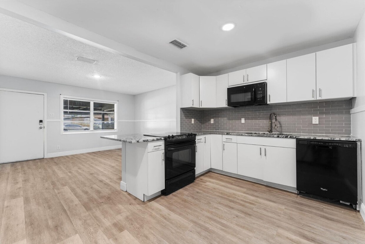 Photo - 7513 N Cortez St - unit 1