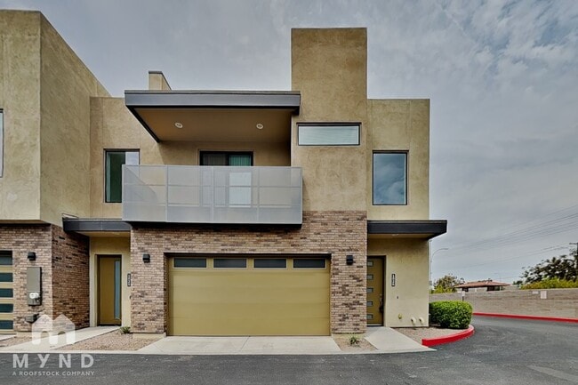 Building Photo - 901 S Smith Rd