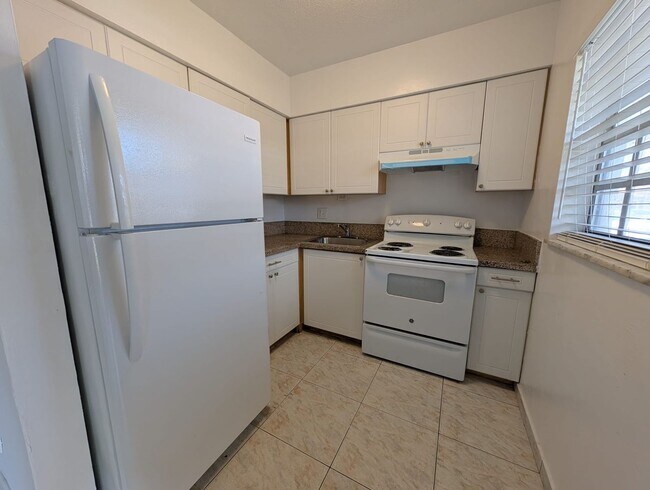 Foto del edificio - 208 NW 43rd Ct