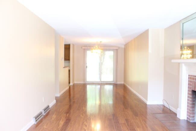 Building Photo - 13 Mansion Woods Dr
