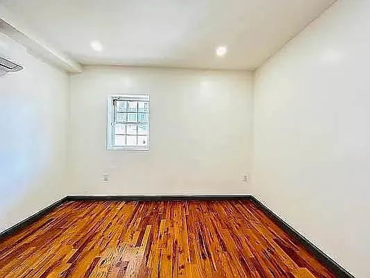 Foto del edificio - "Charming 2-Bedroom Oasis with Full Bath on Fountain Avenue, Brooklyn!"