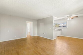 Building Photo - 3116 W 99th St