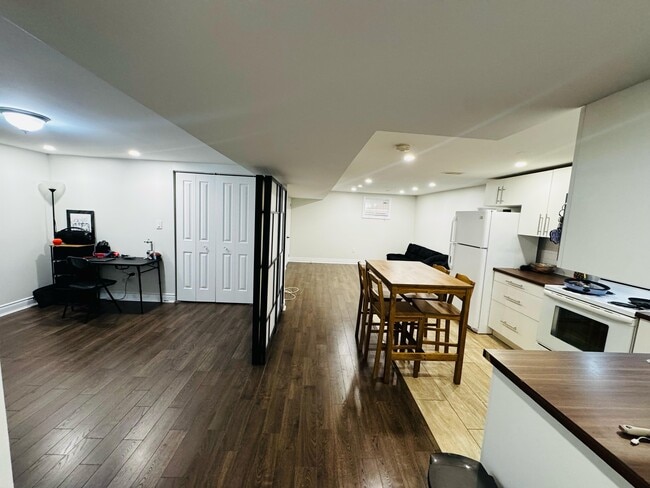 Building Photo - 80 Drake Blvd