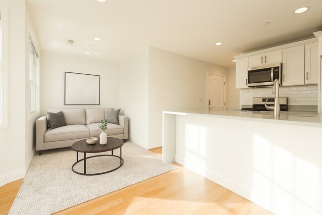 Building Photo - 375 Dorchester St