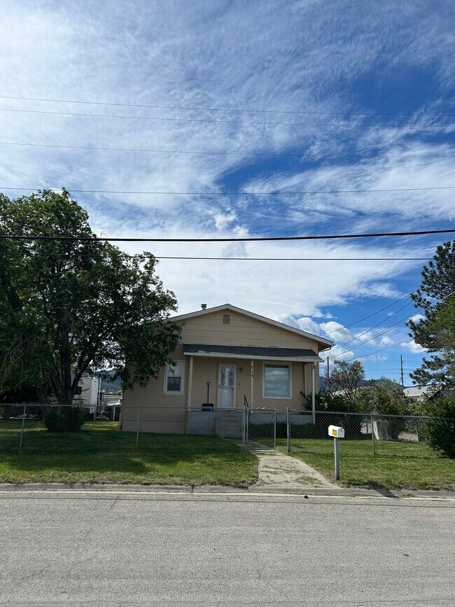 Foto del edificio - 713 Poplar St