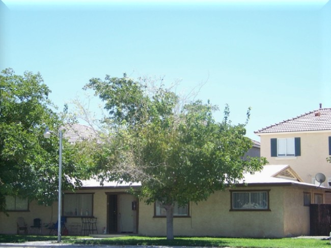 Foto principal - Nellis Apartments