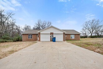 Building Photo - 12689 Pioneer Ln