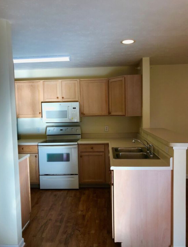 Building Photo - 240 Legends Creek Pl