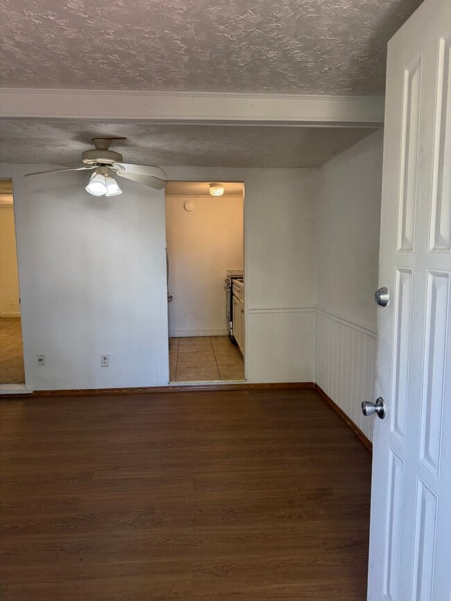 Building Photo - 209 Strawberry Ln